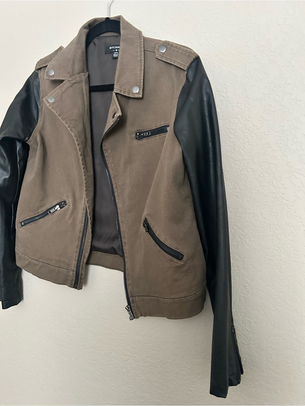 bycorpus/Urban Outfitters Two-Tone, faux leather Moto Jacket — size medium - Picture 2 of 4
